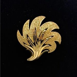 Vintage Trifari Gold-Tone Brooch Pin